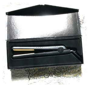 HerStyler Classic Forever hair straightener